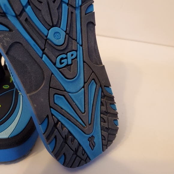 GP, Classic Slide Sandal Euro Size 33. - Picture 10 of 11